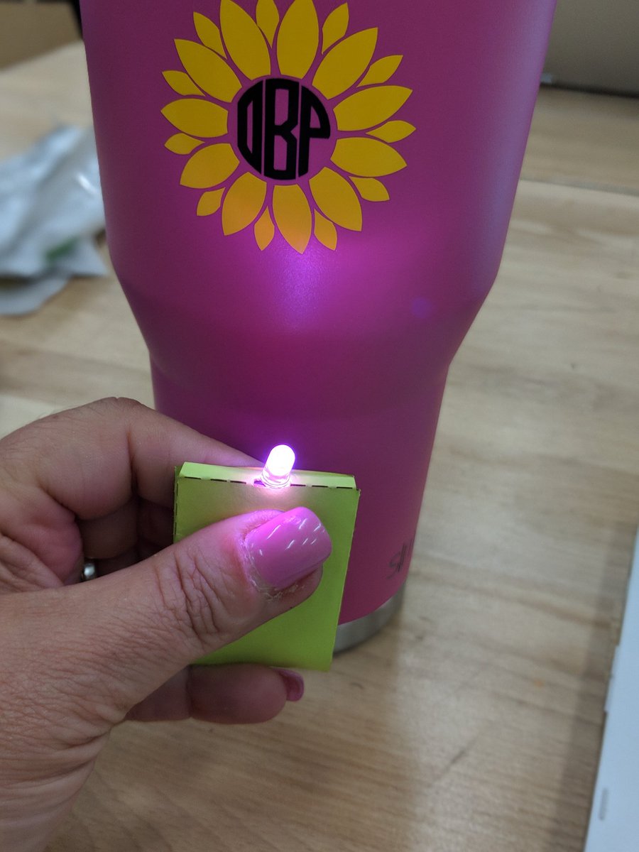 debboyd18's tweet photo. Making a Paper Flashlight at @DHFBaltimore #Make4Edu https://t.co/HYXnuMokga