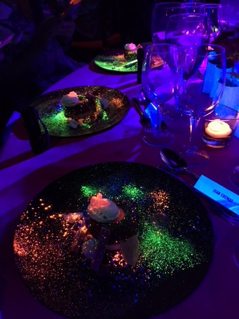 alanalda's tweet photo. The desert glowed in the dark last night at the World Science Festival gala. I got some on my jacket, and now I glow in the dark. I'll be doing the Flame Challenge show on Sunday. The question is What is Climate? The question should be Why Do I glow like this? https://t.co/dIEr9wqeOm