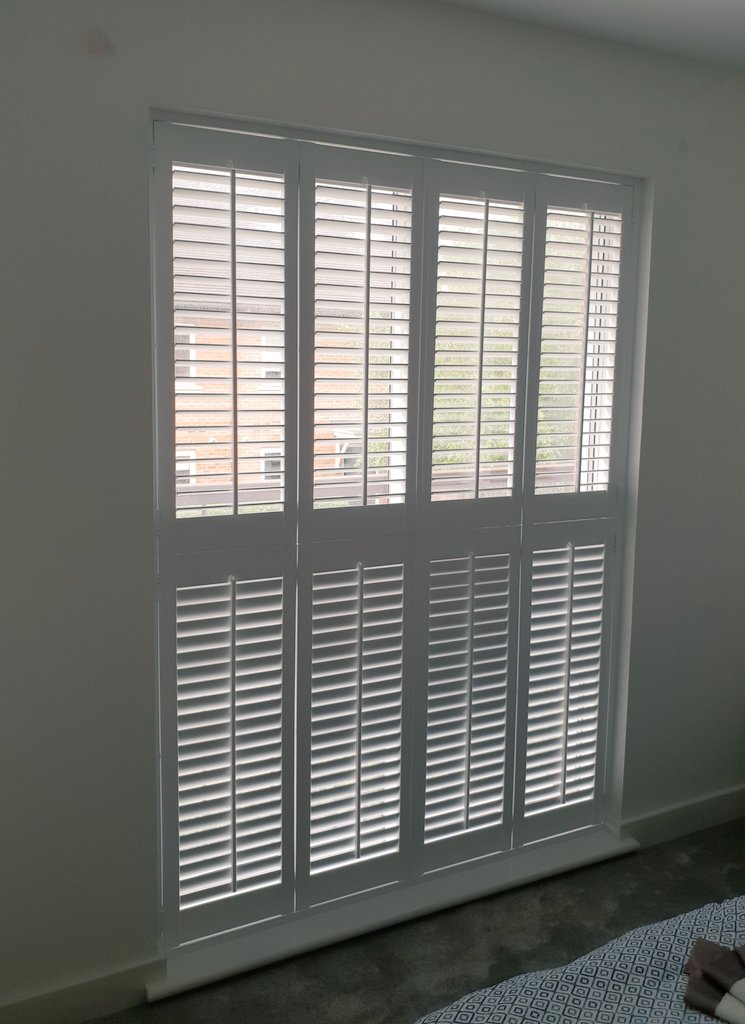 TheLocHandyman's tweet photo. Changing the look quite radically in both bedroom and kitchen for valued #Redhill clients. 
Replacing curtains and blinds for @ShutterStoreUK shutters. 

#BeforeAndAfter and #BeforeAndAfter 😀 https://t.co/3ChnOFXb75