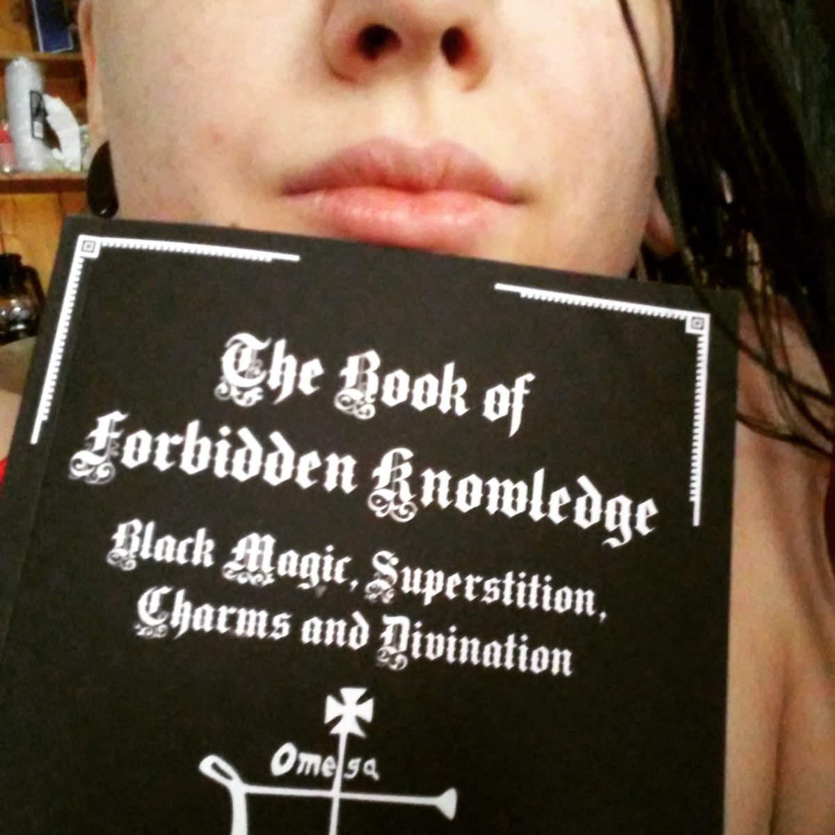 MawnsturrTTV's tweet photo. I certainly wasn't expecting this in the mail this morning. Thanks Jordans! #witchcraft #spellsnshit #darkmagic #blackmagic #donoharm #notplanningtopractice #onlystudy https://t.co/EsLRZwqwXE
