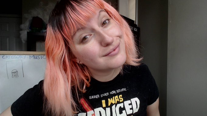 Here I am for my last daytime show! We're hanging out on MFC today!  https://t.co/mp8SXniXfZ https://t