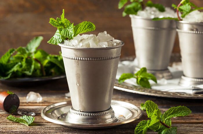 SavourMiss's tweet photo. Today is #NationalMintJulepDay, have a good one!
#mintjulep #mint #wednesdaywisdom #cocktail https://t.co/UpYi4SK4pn