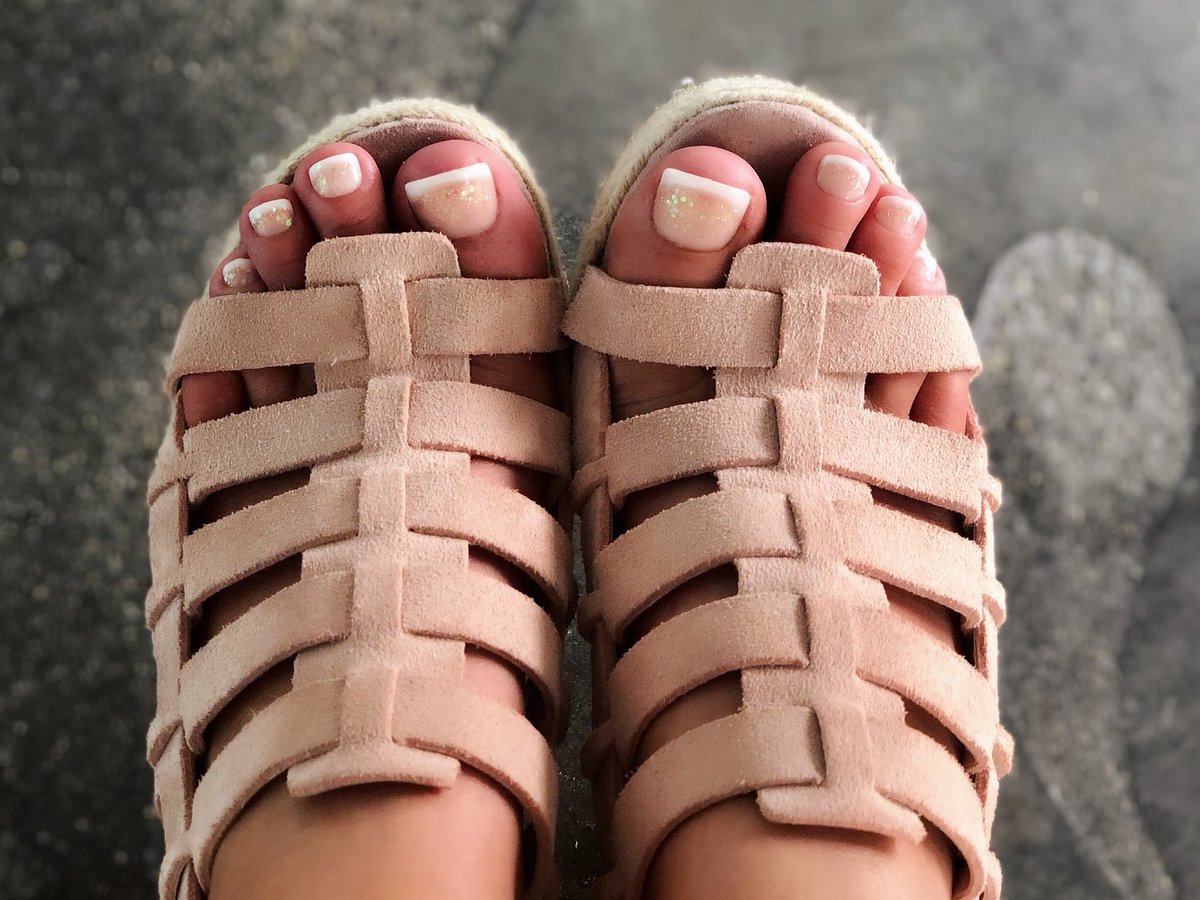 Blessed by a photo of <a href="/VioletDoll/">Violet Doll</a> toes today.
