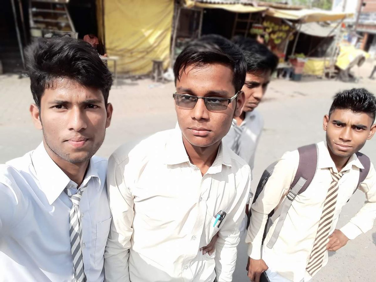 shahnawazsamm's tweet photo. Have a look of my last exam time when we all come back to home after attending the exam on #28march that was an #awesomeday ....😐😐😐
#cbse2018 #10th #justkidding #hategirls #simplelife https://t.co/HJnixnRBt6