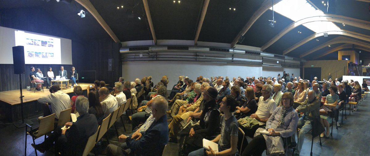 francoismoraud's tweet photo. Pour suivre la conférence de Vincent Feltesse et des coauteurs à la station Ausone de la @librairiemollat - salle comble - à l’occasion de la sortie du livre Bordeaux la métropole des quartiers, aux éditions @mobilibook en live c’est ici https://t.co/DY5NkzlvuJ #bordeaux #livre https://t.co/MKRpYOsNMH