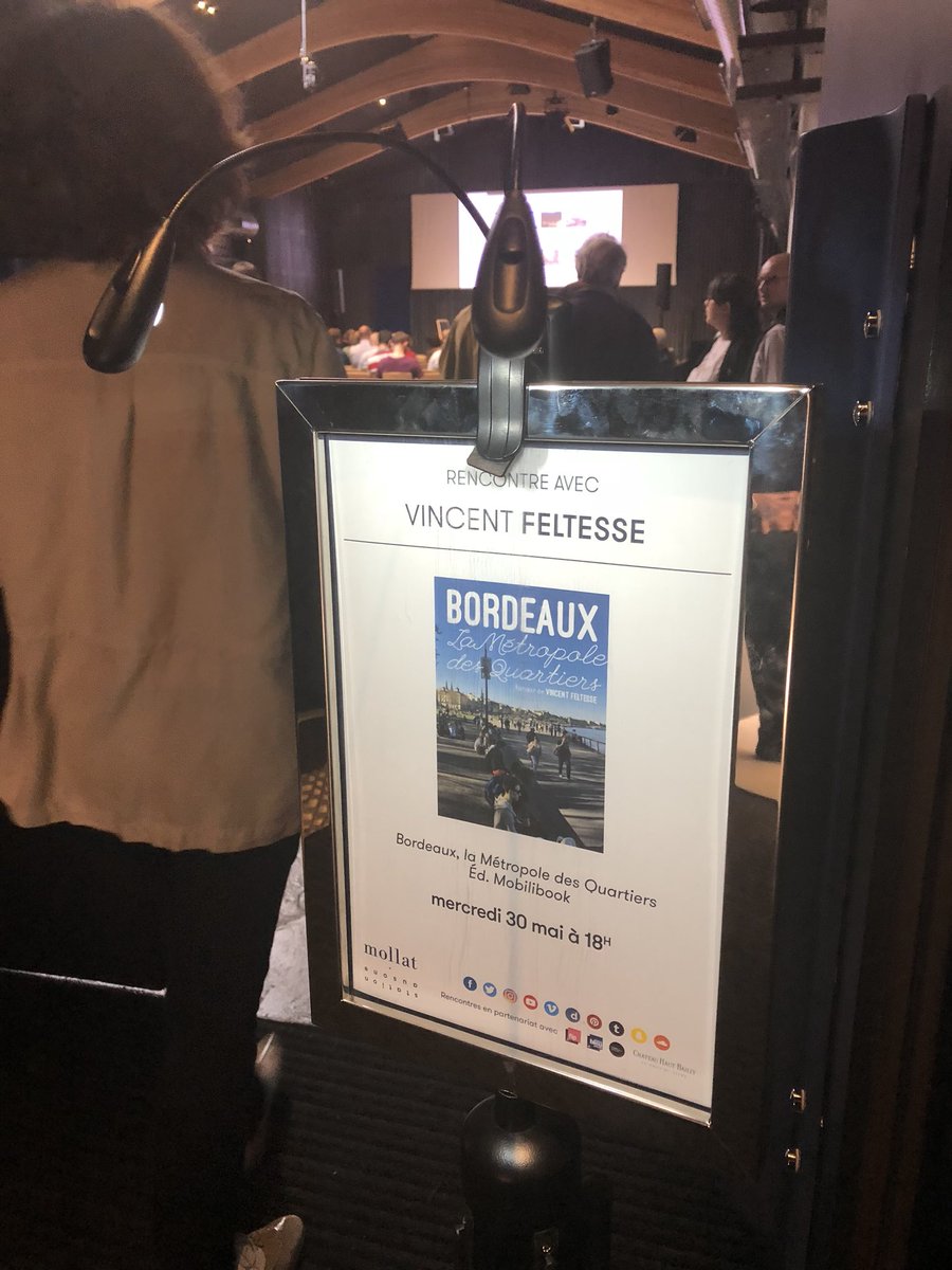 francoismoraud's tweet photo. Pour suivre la conférence de Vincent Feltesse et des coauteurs à la station Ausone de la @librairiemollat - salle comble - à l’occasion de la sortie du livre Bordeaux la métropole des quartiers, aux éditions @mobilibook en live c’est ici https://t.co/DY5NkzlvuJ #bordeaux #livre https://t.co/MKRpYOsNMH