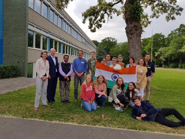 Voorbereidingen team van schoolleiders, docenten, leerlingen en ouders voor eerste samenwerkingstrip naar India gestart. Ontmoeting met YCDA-hoofd Rajendra indrukwekkend
