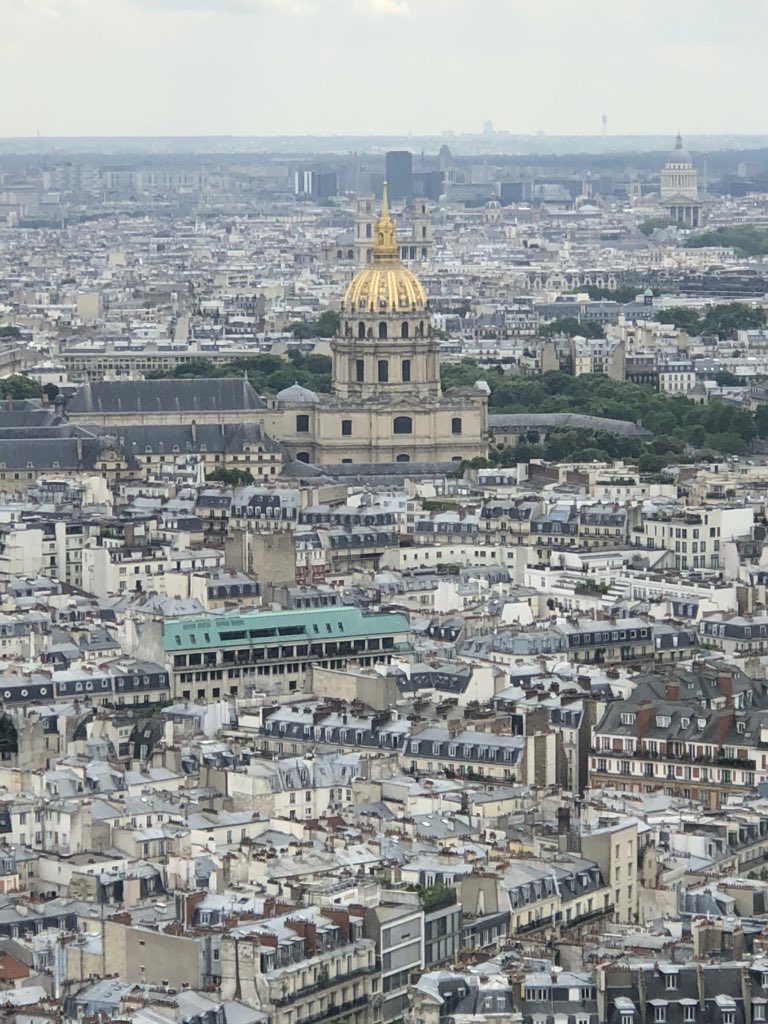 AlbionWBB's tweet photo. View from high above and below. #eiffeltower #dayinparis https://t.co/Yx8LJOAaDC
