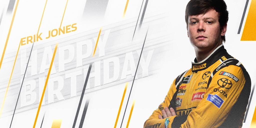 2  2  años el día de hoy. 

¡Happy birthday,  