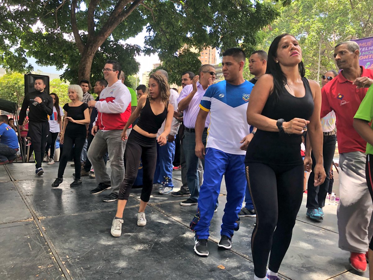 pinfantea's tweet photo. #AHORA || Desde la Universidad Bolivariana de Venenzuela nos unimos en el Día Mundial del Desafío ¡TODOS A HACER DEPORTE! 👊🏽 https://t.co/wlzvz1UeDP