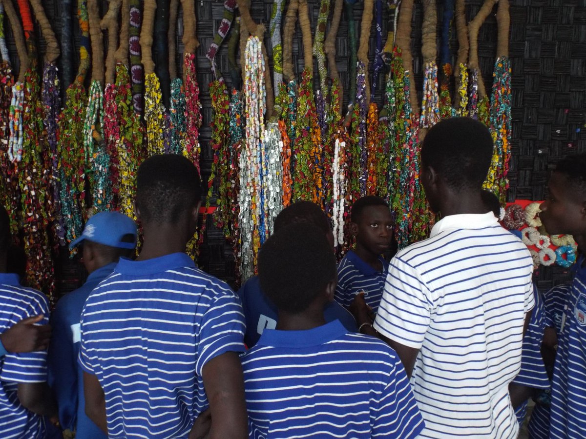 DakarSacreCoeur's tweet photo. Visite des enfants du Centre de formation à la Biennale de la Ville de Dakar - @BiennaleDakar à l'Exposition internationale " Une nouvelle Humanité " à l'ancienne Palais de Justice de Dakar.

#TeamDSC #Senegal https://t.co/WGplteDjkV