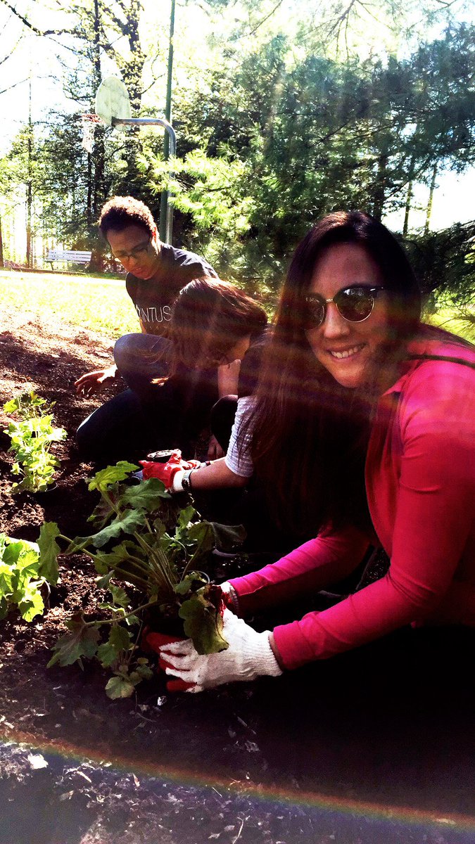 IntusWindows's tweet photo. 1 month ago we were planting 🌼#perennials with the @FallsChurchGov to celebrate #EarthMonth2018. Check out the album at https://t.co/UyYLgP9pOY. Bye-bye bare plots & pathways!
#Reflection #GoGreen #WorkHardPlayHard #GiveBack #DoGood #CommunityService #INTUSwindows #FallsChurch https://t.co/cEbFqybhJQ