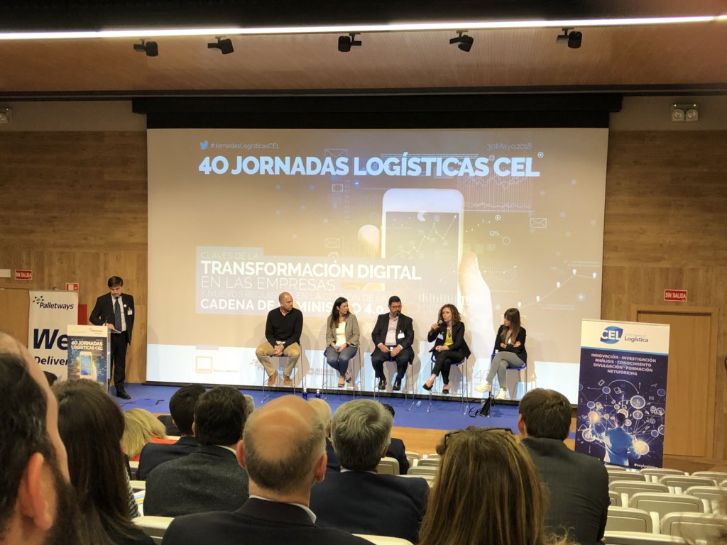 GabinoDiegoDiaz's tweet photo. Emprendedores presentando sus proyectos innovadores en Logistica, el emprendimiento es un gran generador de innovación para el sector y una magnífica manera de captar talento @IMFFORMACION @forodelogistica @IUTA_edu @CELlogistica #jornadaslogisticaCEL #talento https://t.co/0N4SeTzdQn