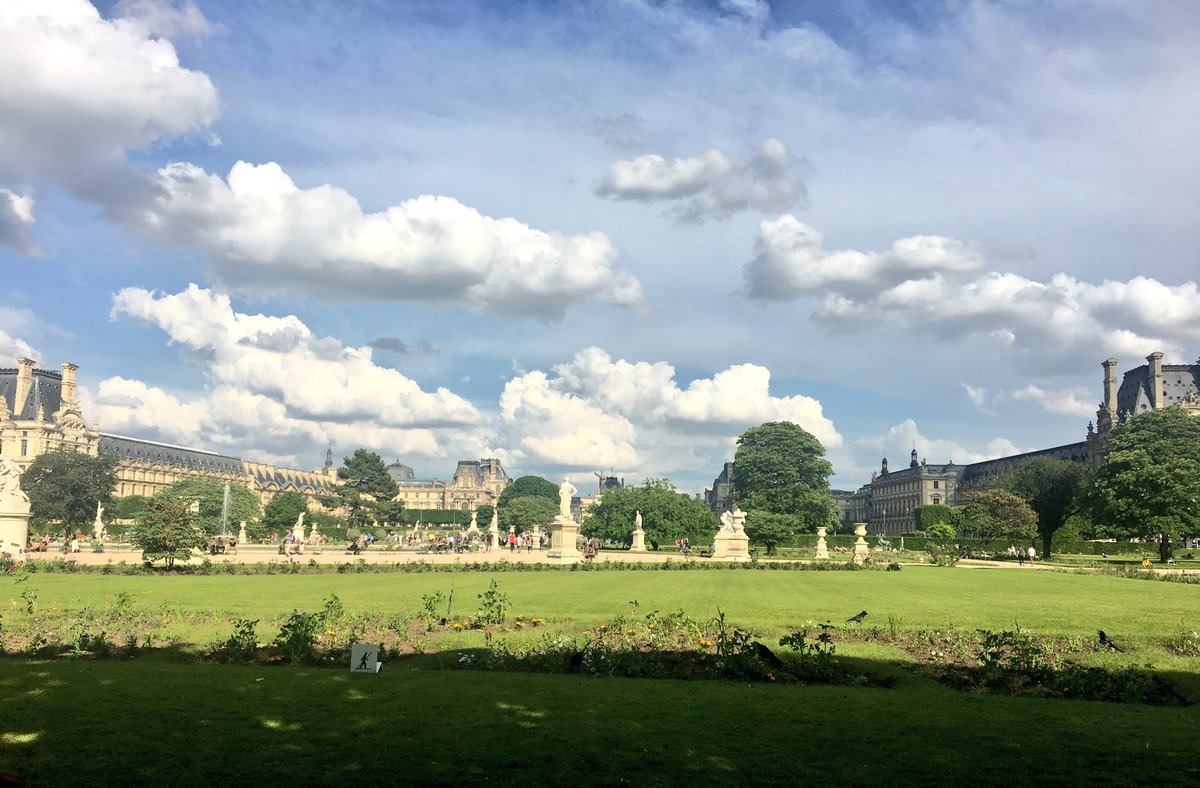 Today’s #officeview from the #Tuileries gardens @MuseeLouvre. #bonnesoiree #ilovemyjob #jardindesTuileries