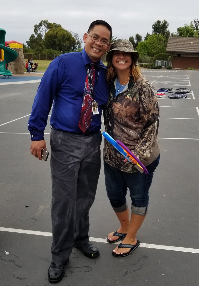 ThibodeauxOUSD's tweet photo. Look out! @Mrsbelloside @a_amoranto the students and teachers have water balloons. Great job students earning all those AR shirts for reading. @pqroadrunner #ReadingIsFun https://t.co/yvlMAHbWr5