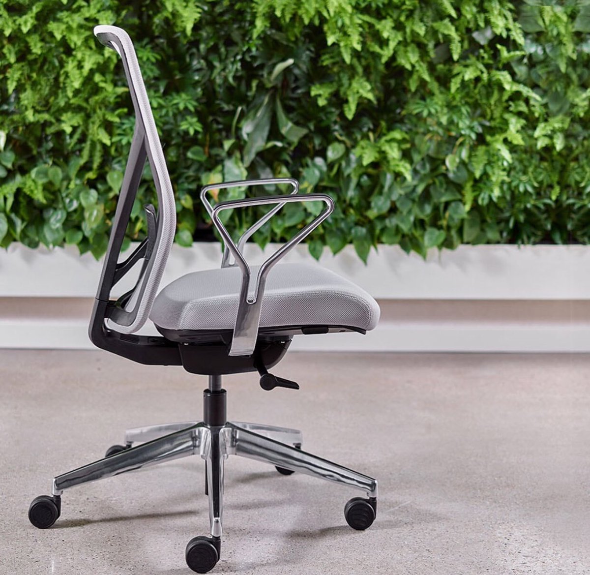 OFS_Social's tweet image. Balancing the precision of German engineering and the passion of Italian style, Justus Kolberg draws from both to create elegant, minimalist pieces, often inspired by nature. See Zonal designed by Kolberg @NeoCon_Shows #NeoCon50 
#ofs #productsnotprototypes #imagineaplace