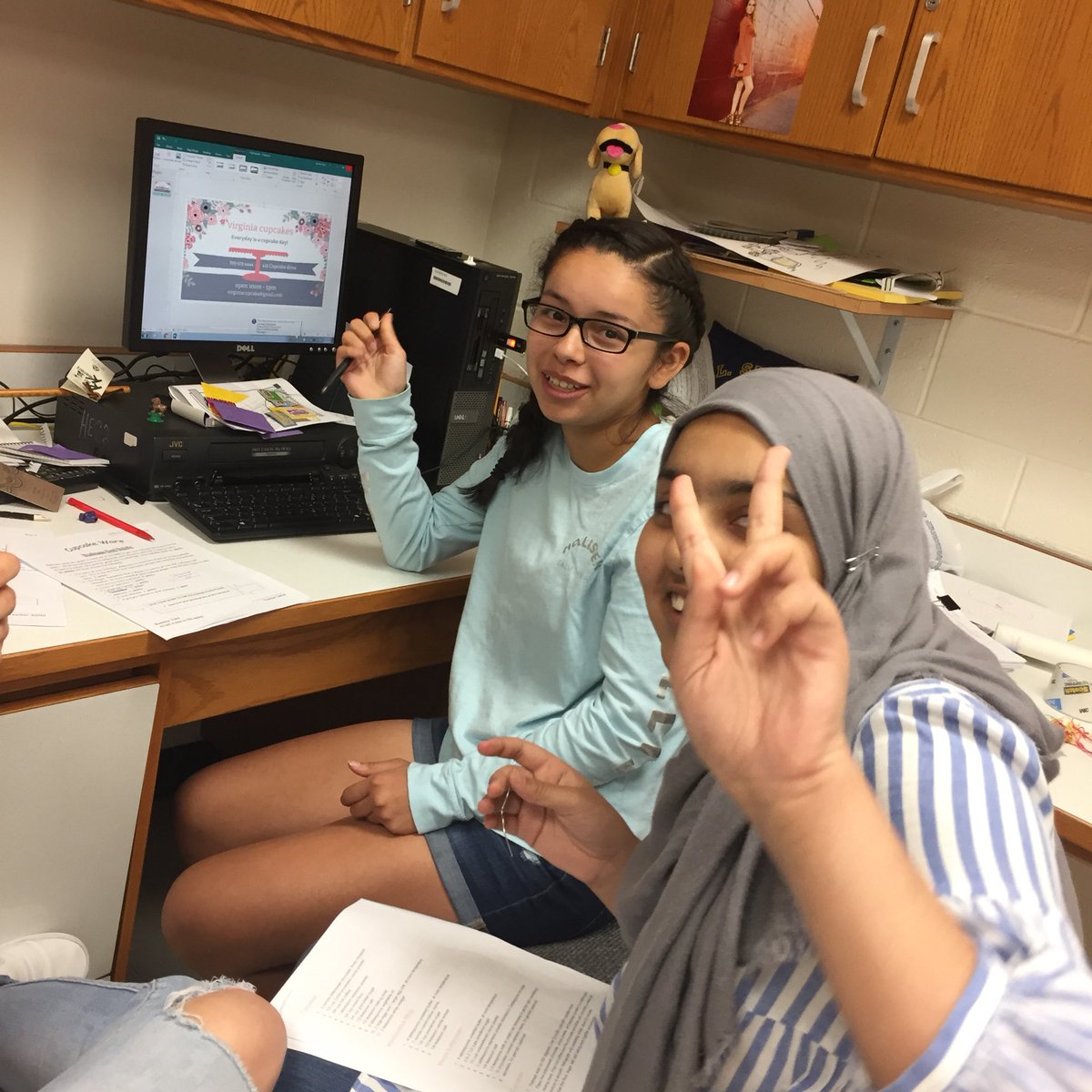 JLSMSFACS's tweet photo. Cupcake wars - planning business cards, researching recipes and using at least one of the secret ingredients https://t.co/oEX6IdK1nk