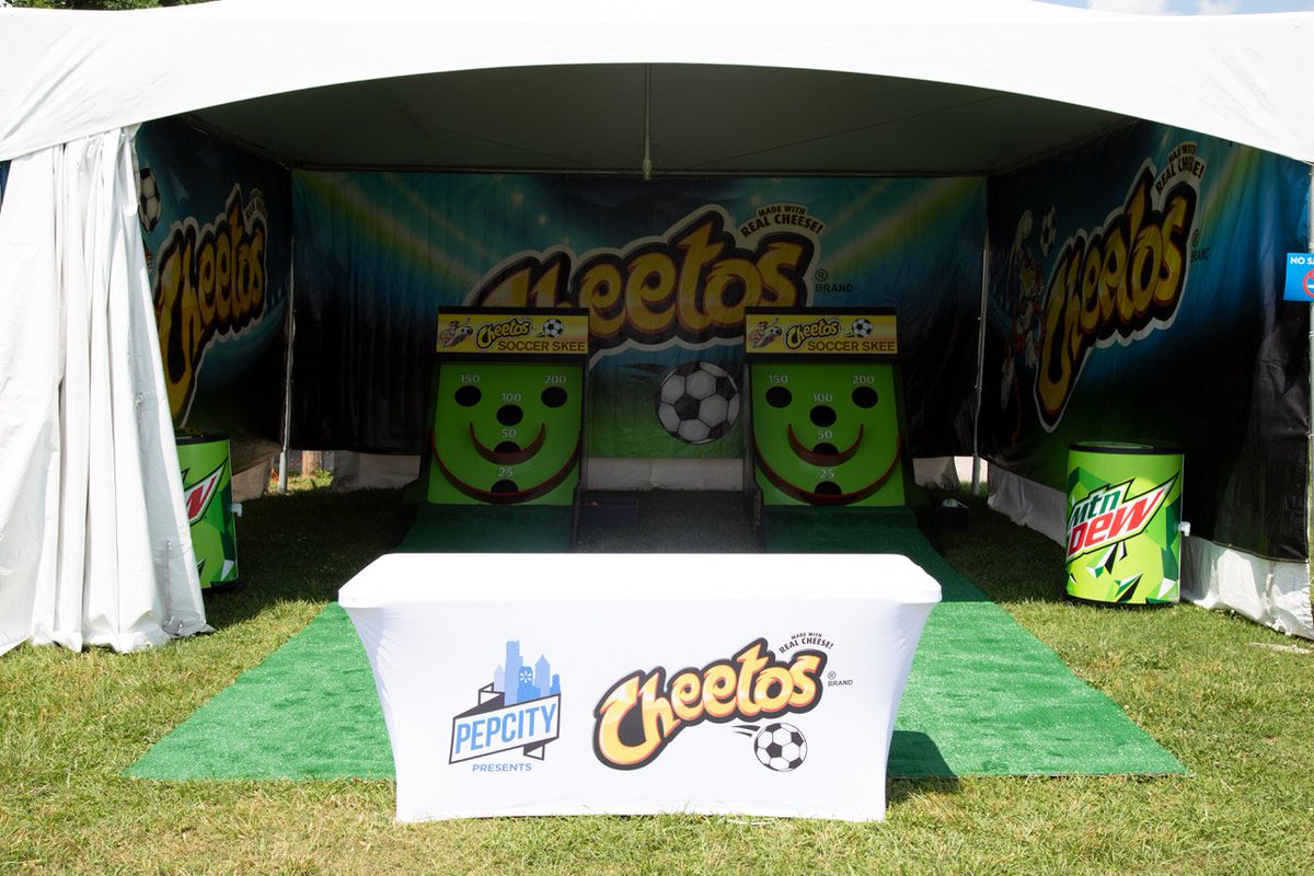GetsomeMOjO's tweet photo. Shareholders is among us! Callout to our account, creative and special events teams for making this happen! The booths look amazing! 💪🏻 #wegotmojo #mojomkting #getsomemojo #shareholders2018 #walmartshareholders2018 #pepsi #ruiz #jarritos https://t.co/JaYAhJNpQZ