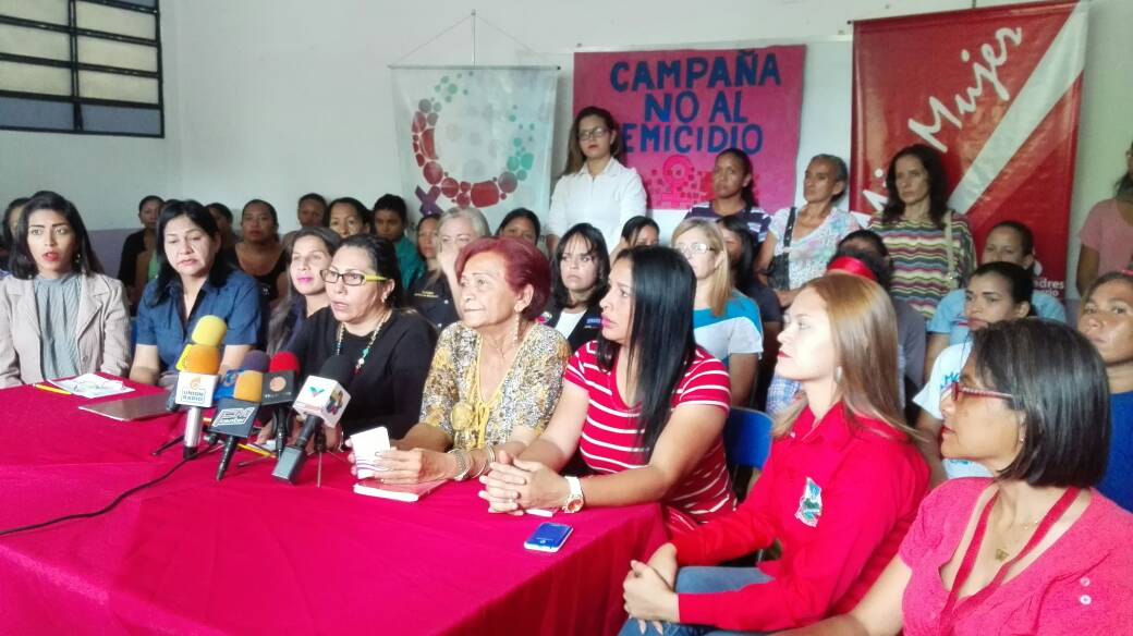 Gob_Guarico's tweet photo. #Sepa || Mujeres guariqueñas manifestaron su rechazo ante los casos de feminicidio propiciados en el municipio Juan Germán Roscio Nieves, ubicado en la región guariqueña, lo cual incrementa el índice de asesinatos y maltratos hacía las féminas.

#30May #SoyGuárico #FelizMiercoles https://t.co/BGWE9CXPr4