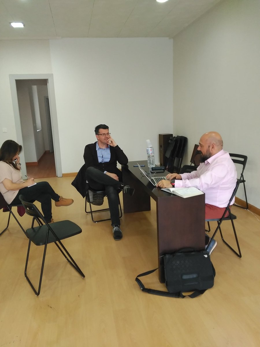 FraternidadFco's tweet photo. A punto de iniciar Convenio con el Ilustre Colegio de Abogados. Pioneros. #acogemos #abiertos #padreangel @Padre__Angel https://t.co/gRvT1Ulkal