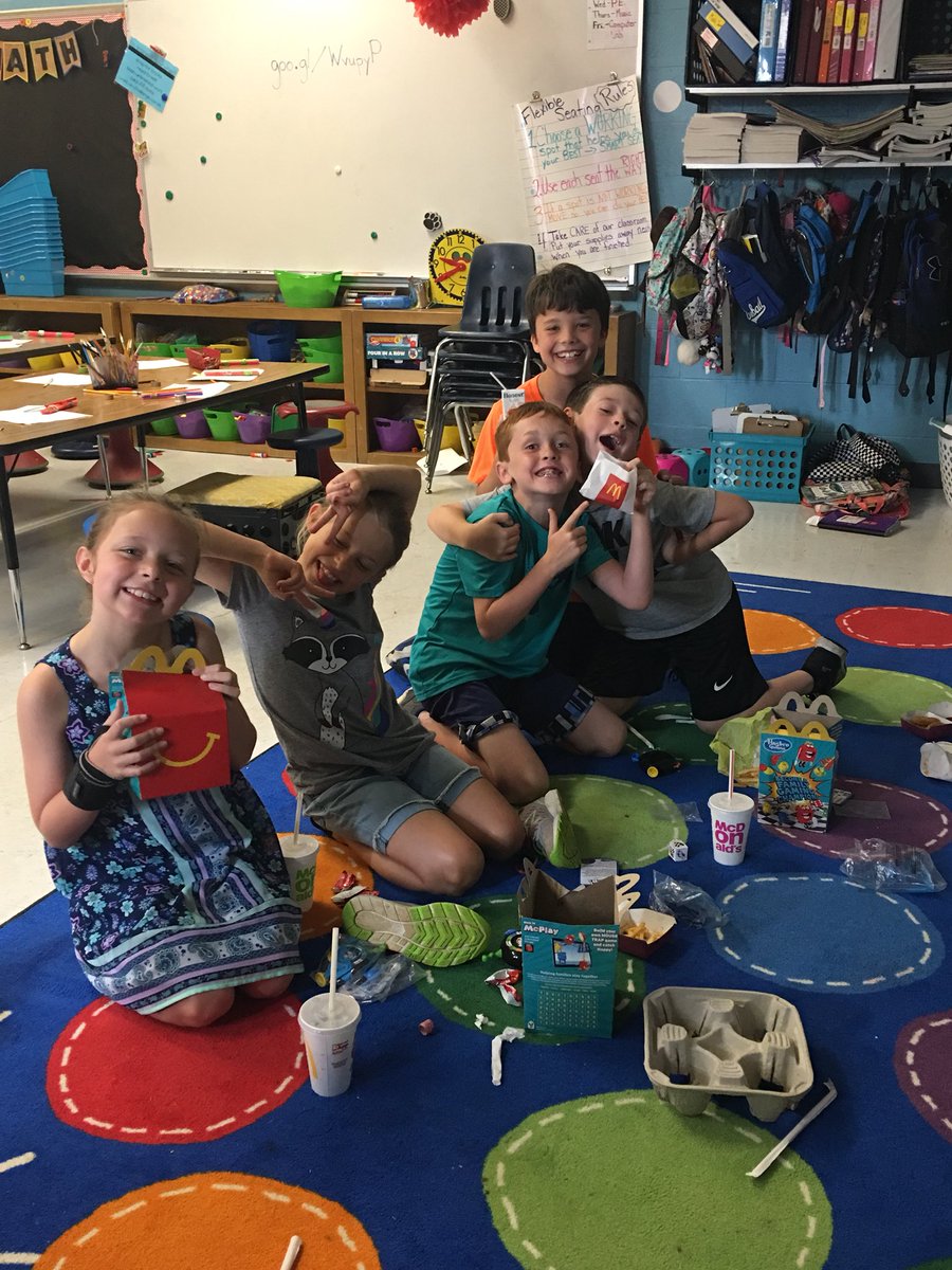 These kiddos have over 100 AR points and earned a McDonalds lunch picnic! #starreaders #ilovethem