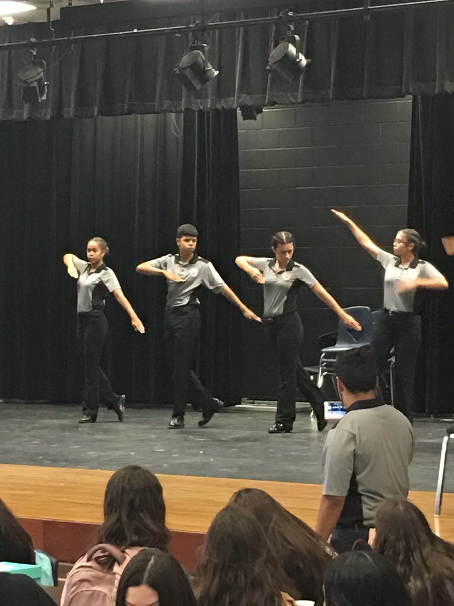 mrsreadstoknow's tweet photo. Stevens HS ROTC performs for our 8th graders. #valeinspired #stevensinspired https://t.co/rHYX4f1hp3