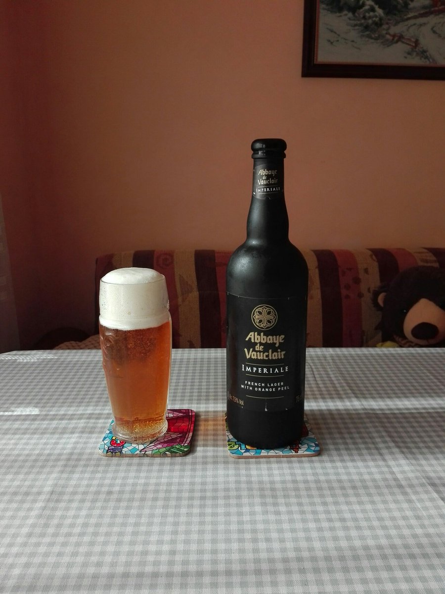 birenoshkembe's tweet photo. Портокала се усеща леко в първите глътки, после просто сладнее. Но не лош лагер за цената си. #abbayedevauclair #imperiale #lager #lidl #наздраве #birenoshkembe https://t.co/oYEgjCIl4l