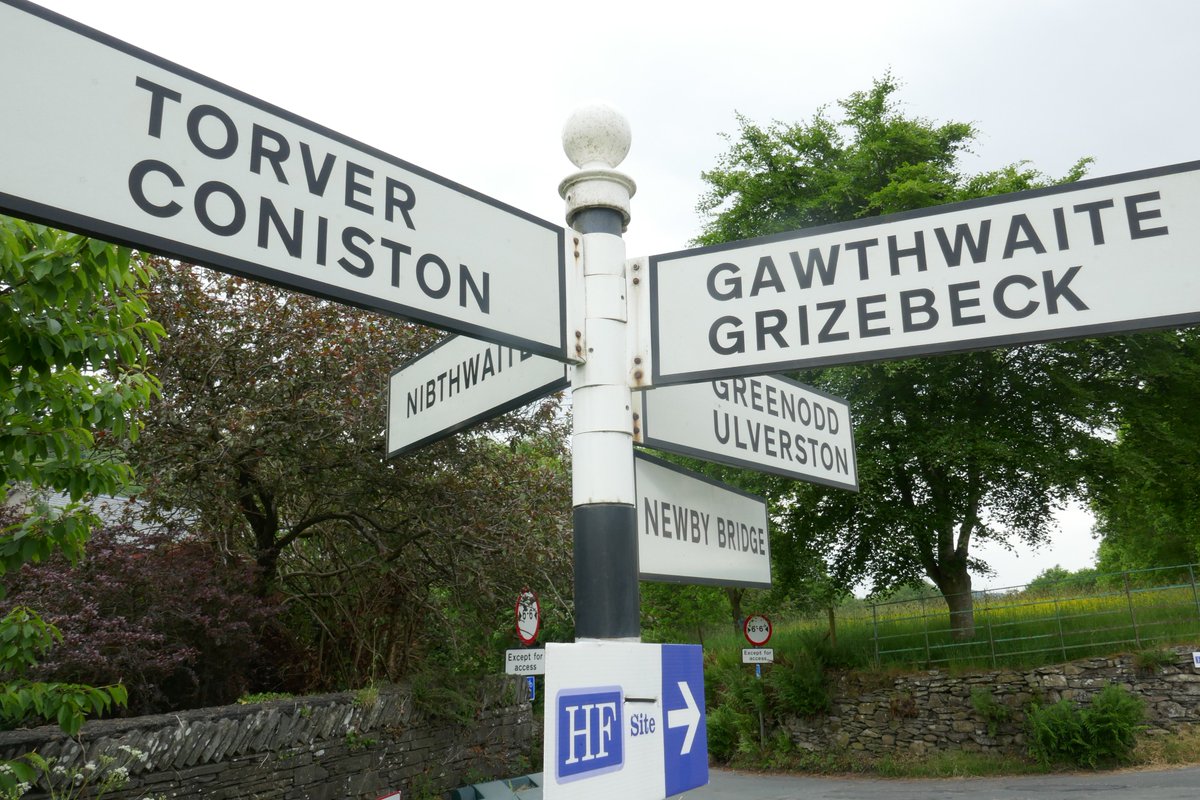 TheLengthsman's tweet photo. The #Lowick #Lengthsman has been cleaning road signs today 😎
#Exceptforaccess https://t.co/Pl5JsRncQj