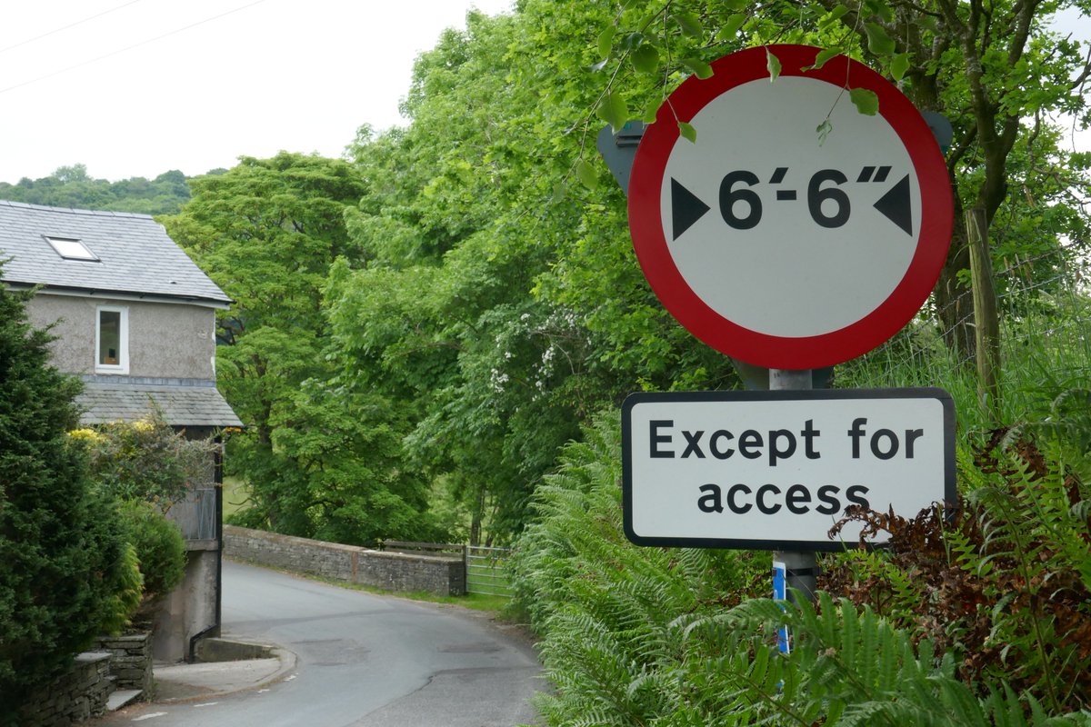 TheLengthsman's tweet photo. The #Lowick #Lengthsman has been cleaning road signs today 😎
#Exceptforaccess https://t.co/Pl5JsRncQj