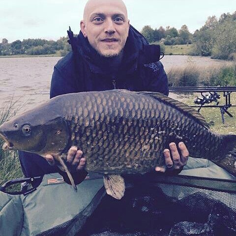 FishingRepublic's tweet photo. David Stringer: 28lb common from Rother Valley, Sheffield. The only fish caught in a 24h session, caught on king crab boilies #LocalKnowledgeNationwide
https://t.co/4Ftxahozmd https://t.co/DL2RtJwubD