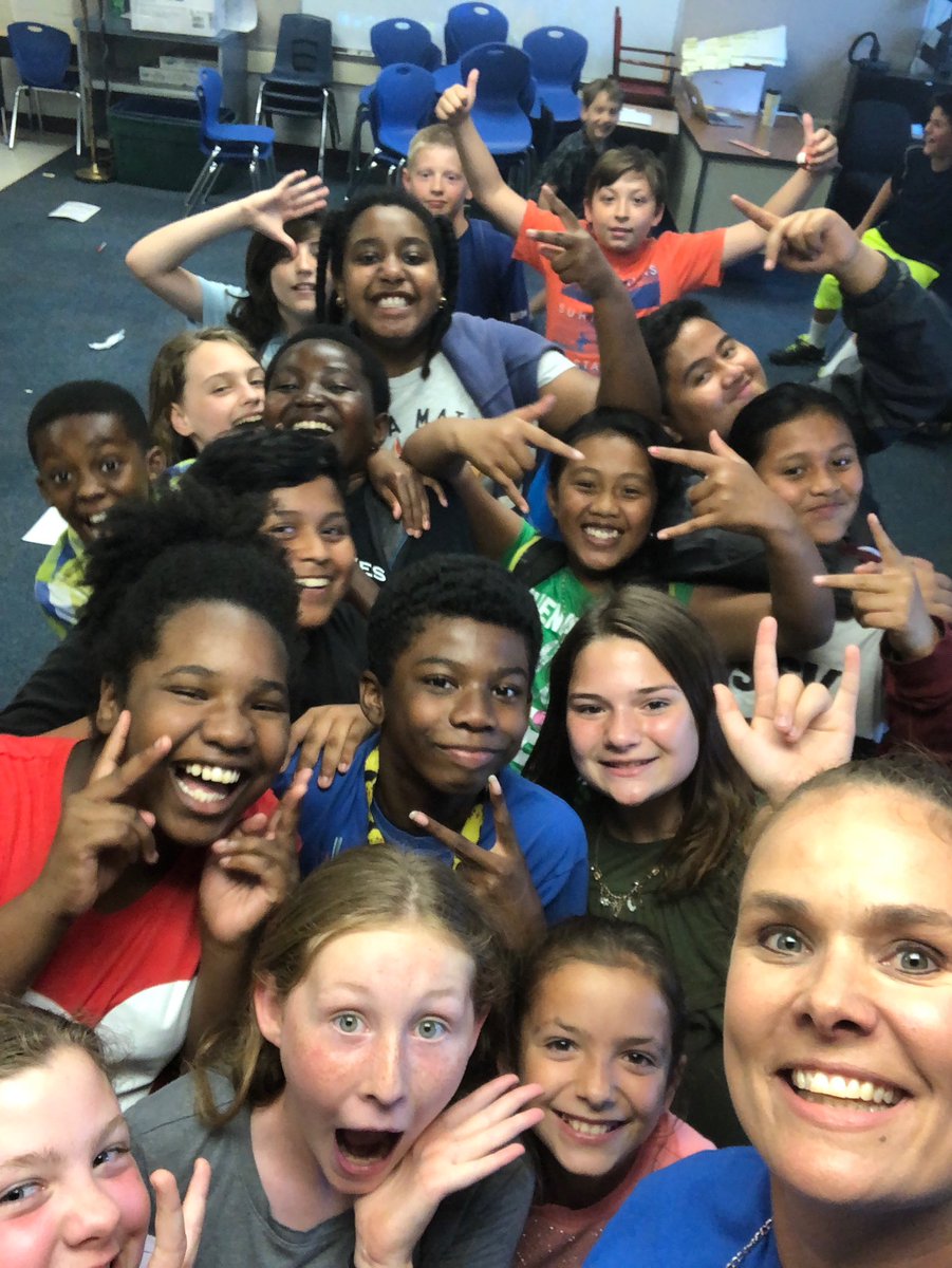 Last day for Mrs. Teat’s 5th graders😀 On to Gateway! #LWPawPride <a href="/LWNKCSD/">Linden West NKC</a> #LWNKCSD