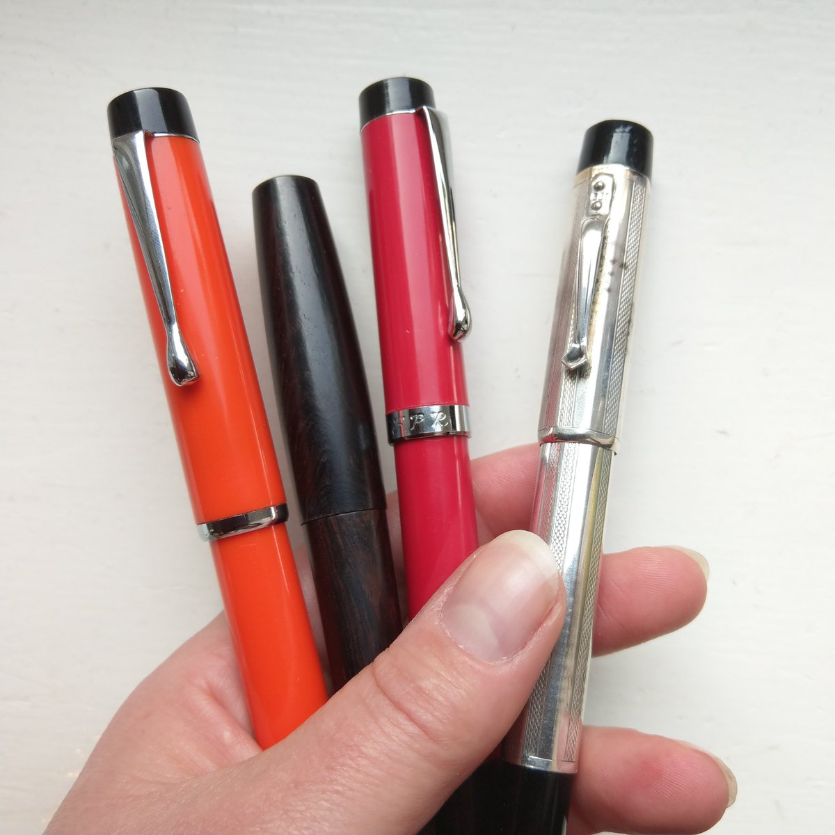 dinnisje's tweet photo. Time to clean some pens #ospreypens #fpr #vintage #delike https://t.co/srtGHQCeIF
