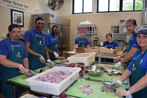 PineStreetInn's tweet photo. Thank you @AvalonBay for your help in the kitchen today! https://t.co/gt0UkqjQpU