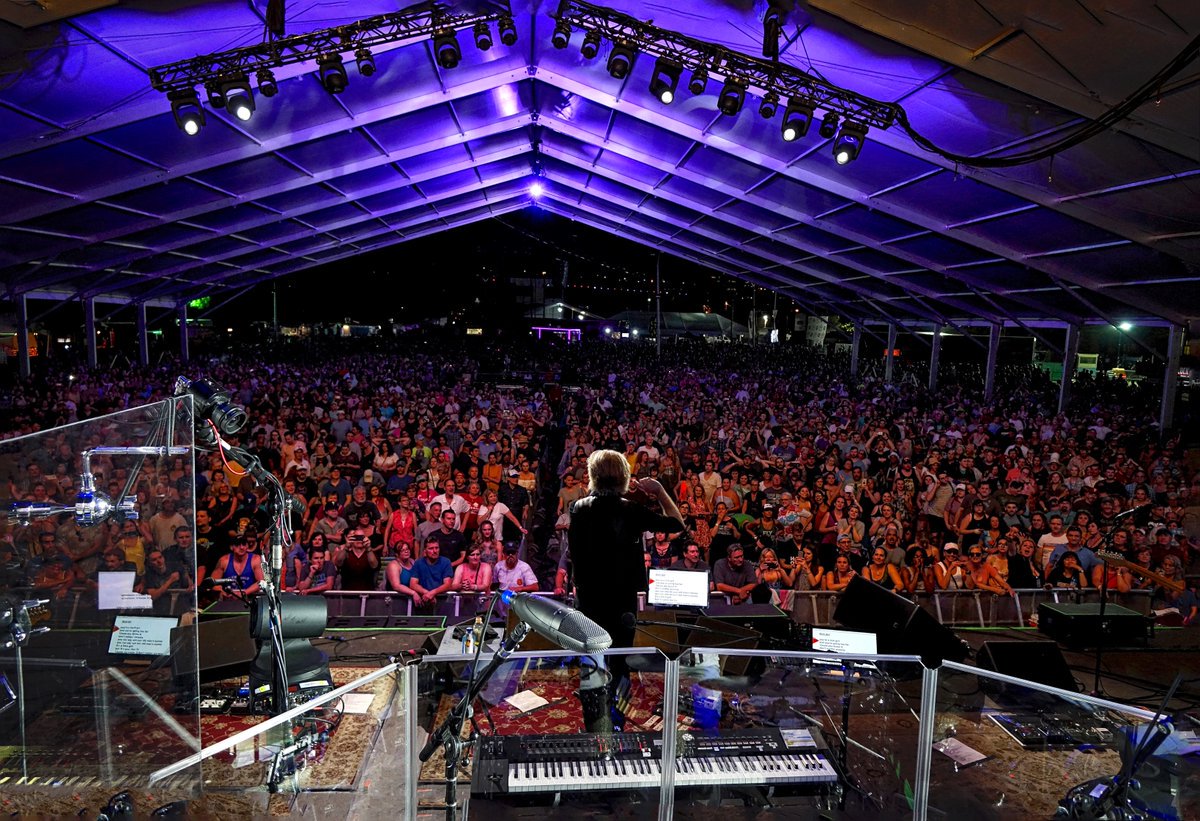 realdarylhall's tweet photo. Who has their tickets for one of our upcoming shows? https://t.co/5yRI1IbPHD