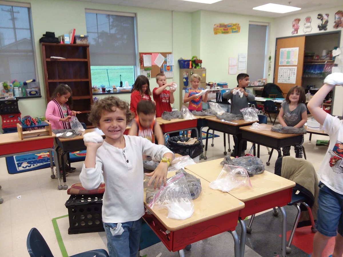 MofDWillowTree's tweet photo. K Ss having slimy Fun! They made and played with this slime for an hour!!  @MD_Teach @PCPS_Teach @pclearn https://t.co/mlpUfVgr7z