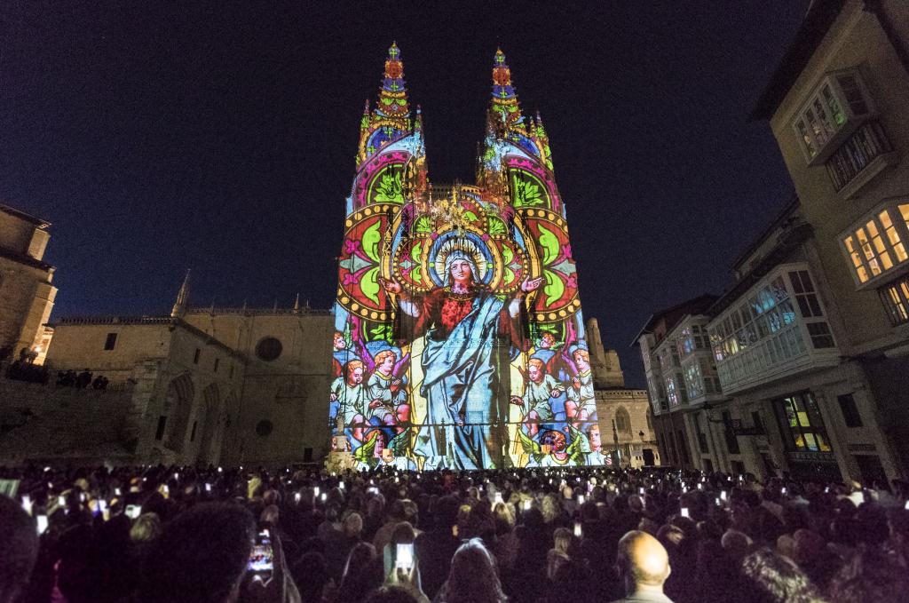 fotografiaDB's tweet photo. [GALERÍA de 📸]: La #NocheBlancaBurgos, el homenaje a la temporada del @SanPabloBurgos, la #FeriadelLibro2018, el cierre de Calzados Melgosa... ¡y más en la selección de imágenes de @fotografiaDB! ¡Echa un vistazo! https://t.co/EnIyLvng5B https://t.co/8RElQaDBPi