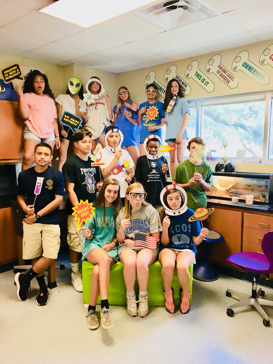 MrsMata_NBCT's tweet image. Love end-of-year class photos! These kids are the sweetest! #MamaMatasclass #thirdperiod @AHISD @AlamoHeightsJS