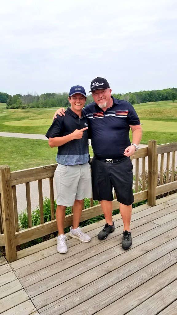 EatSleepCelly's tweet photo. BIG. BAD. HUGE.
Shout out to @Hugeshow for coming out to Agaming Golf Course.  Was a pleasure getting to chat with you for a little. #goblue #Broncos https://t.co/Y1xUb1zBI9