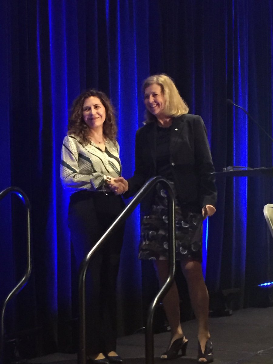 rechercheCLM's tweet photo. Bravo à Helen-Maria Vasiliadis, du CR-CSIS, pour le prix du meilleur article de l’année du IHSPR #cahspr2018 https://t.co/bdrFQz2n6o