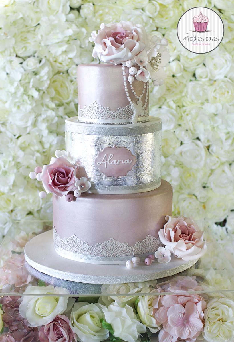 Friddle's cakes tweet media