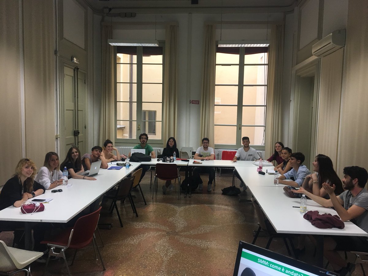 compassunibo's tweet photo. #Labweb - In Aula Farneti per l’ultima riunione di Redazione della stagione. Continuate a seguire il lavoro dei nostri redattori sul blog e sui nostri profili social. Abbiamo ancora tante cose da raccontarvi 😊 https://t.co/LFLREXmFkd