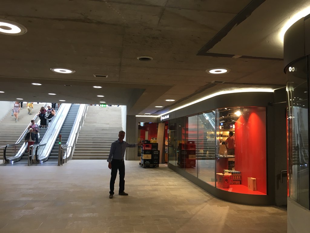 M_Streckeisen's tweet photo. In Riesenschritten gehts im neuen #Bahnhof #St.Gallen vorwärts! Die Unterführung wirkt gelungen und tolle Shops sind in Eröffnung. https://t.co/ukDSJLlA1a