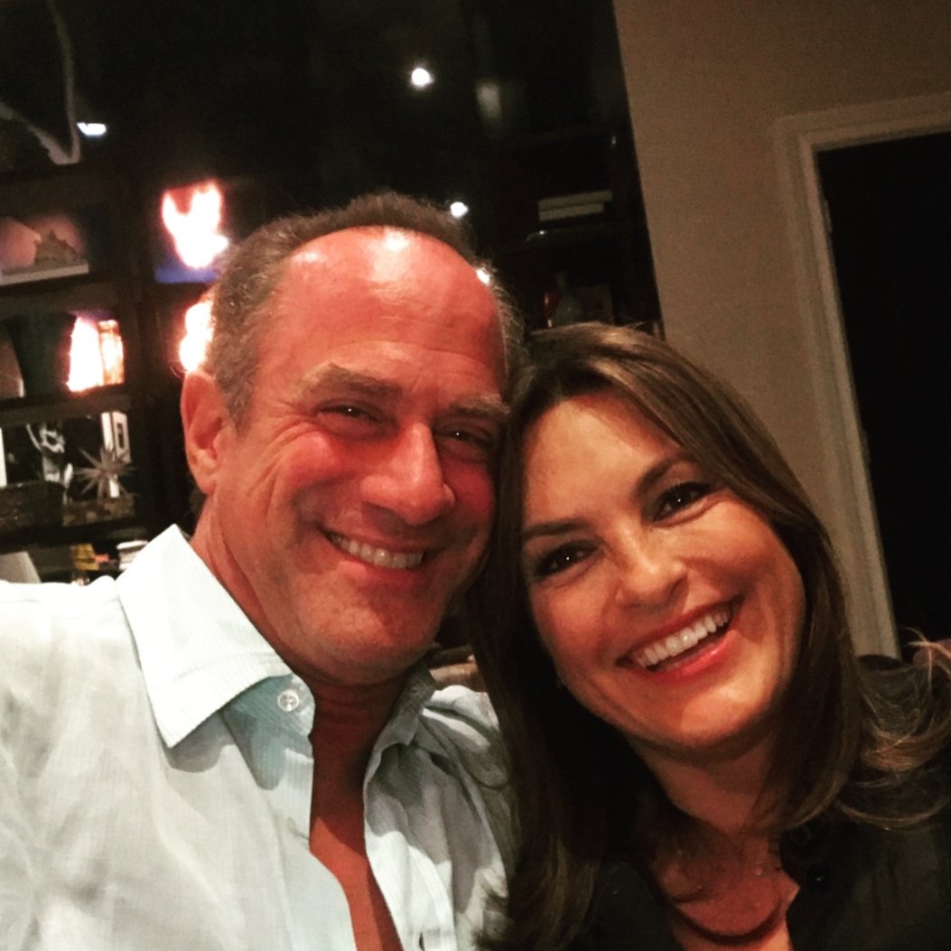 MelG1977's tweet photo. 2 more brandnew #Bensler pics.. I can't take all this cuteness💕💕😍😍 ... He needs to come back.. I mean really... he does.. #MariskaAndChris #BringBackElliot #EO #SVU https://t.co/CFHeVlBVs8