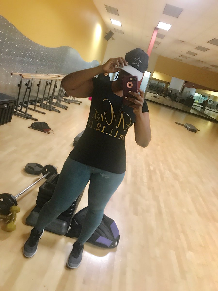 themedalchaser's tweet photo. Body Pumpin’ ✊🏾 #journeytofiddy #countdowntofifty #ALMOST50 😫 https://t.co/42UUu8gfAt