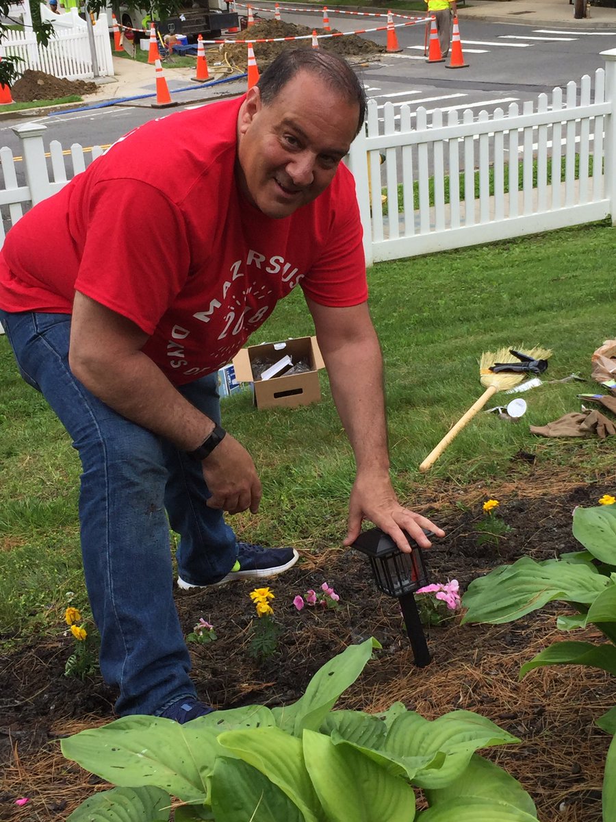 PJManchanda's tweet photo. MazarsGivesBack

Volunteer Day#Days of Service @Mazars_USA 

Everyone can be great, because everyone can serve. 

@family&amp;childrensassociat. https://t.co/1pHnEJquG7
