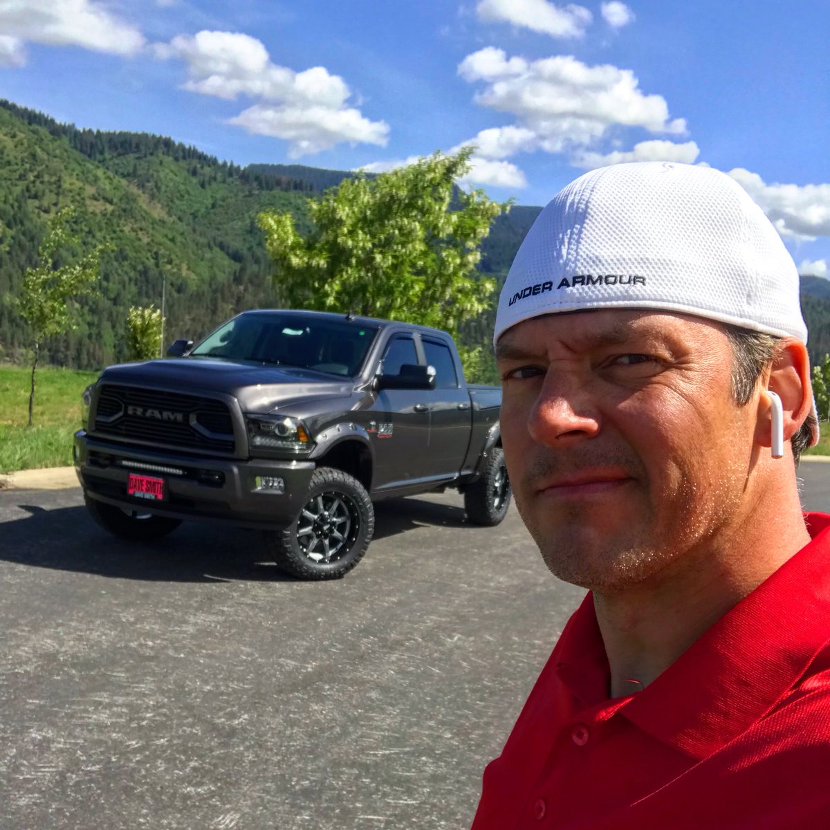 IMDaveErickson's tweet image. Hanging out with a new 2018 @ramtrucks 2500 in the hills above #Kellogg #Idaho thanks to my friends at @DaveSmithmotors #driveDaveSmith #RamTruck #truckporn #airpods @underarmour @timex @imdaveerickson