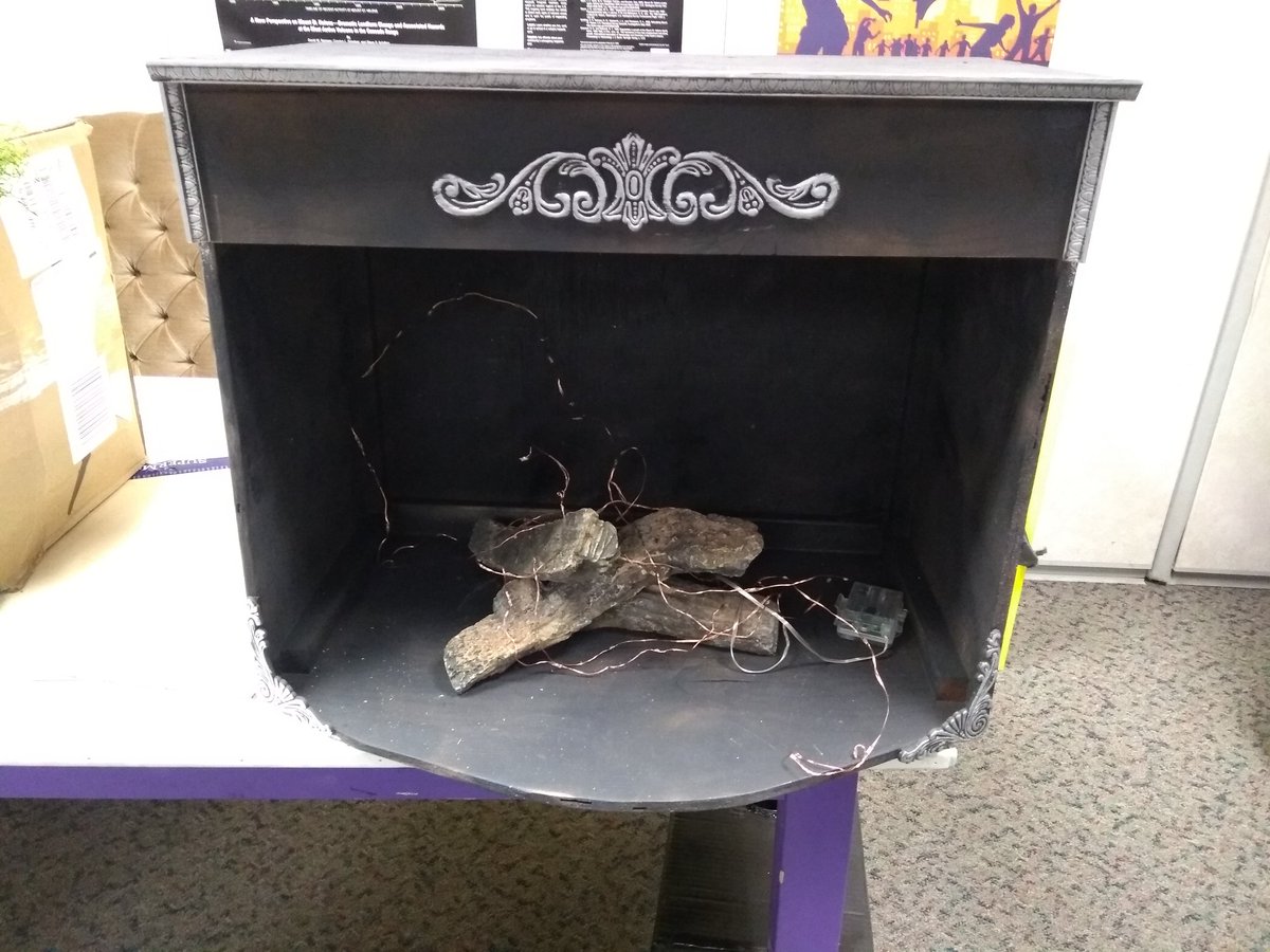 iTechPrep's tweet photo. Ss are presenting their Ye Old Shark Tank projects today. Ss worked on this transdisciplinary project in English, art and Global Forum. They researched, analyzed, and built models of a historical innovation that the will share today in a Presentation of Learning. #pbl #stem https://t.co/7rEbF4hlIQ