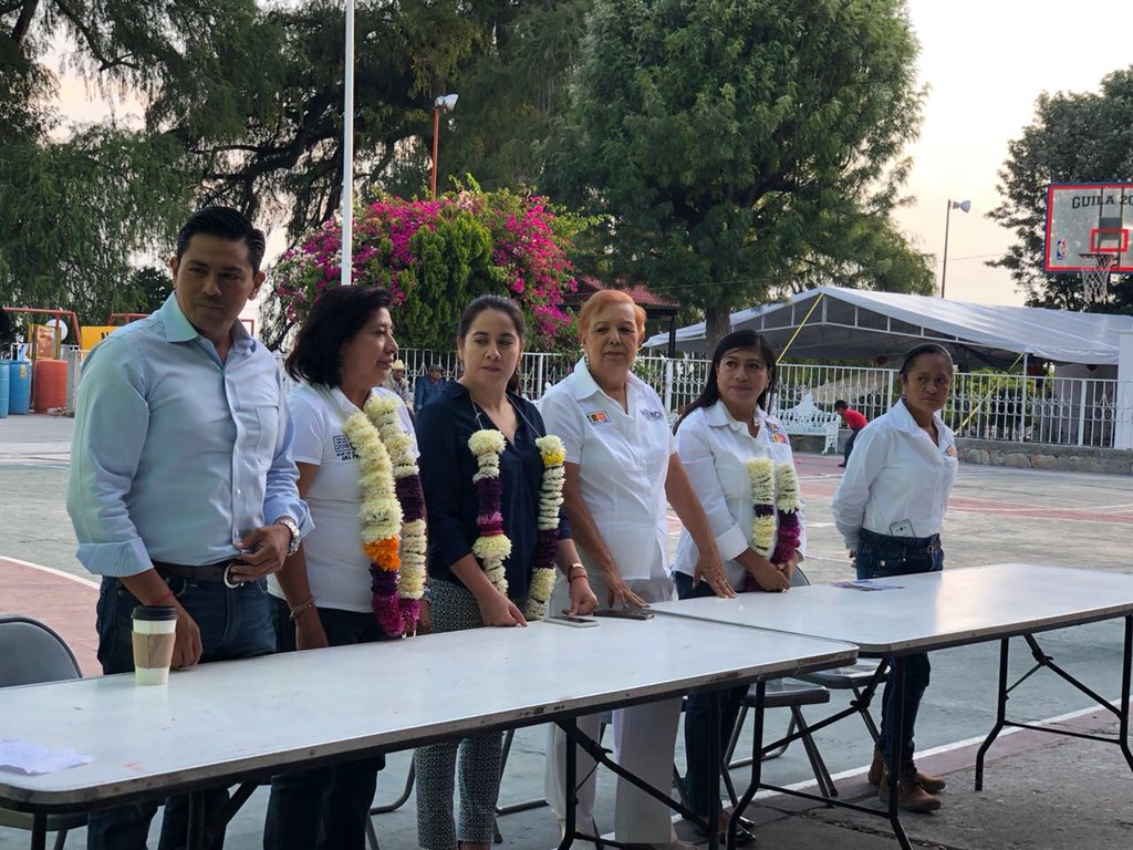 Ma_DeFatima's tweet photo. Cada día son más quienes se suman a este proyecto en el Distrito 04, la necesidad de un cambio inteligente se nota en nuestra gente y estamos cerca de lograrlo. #DeFrenteAlFuturo https://t.co/6mGGgmhreb
