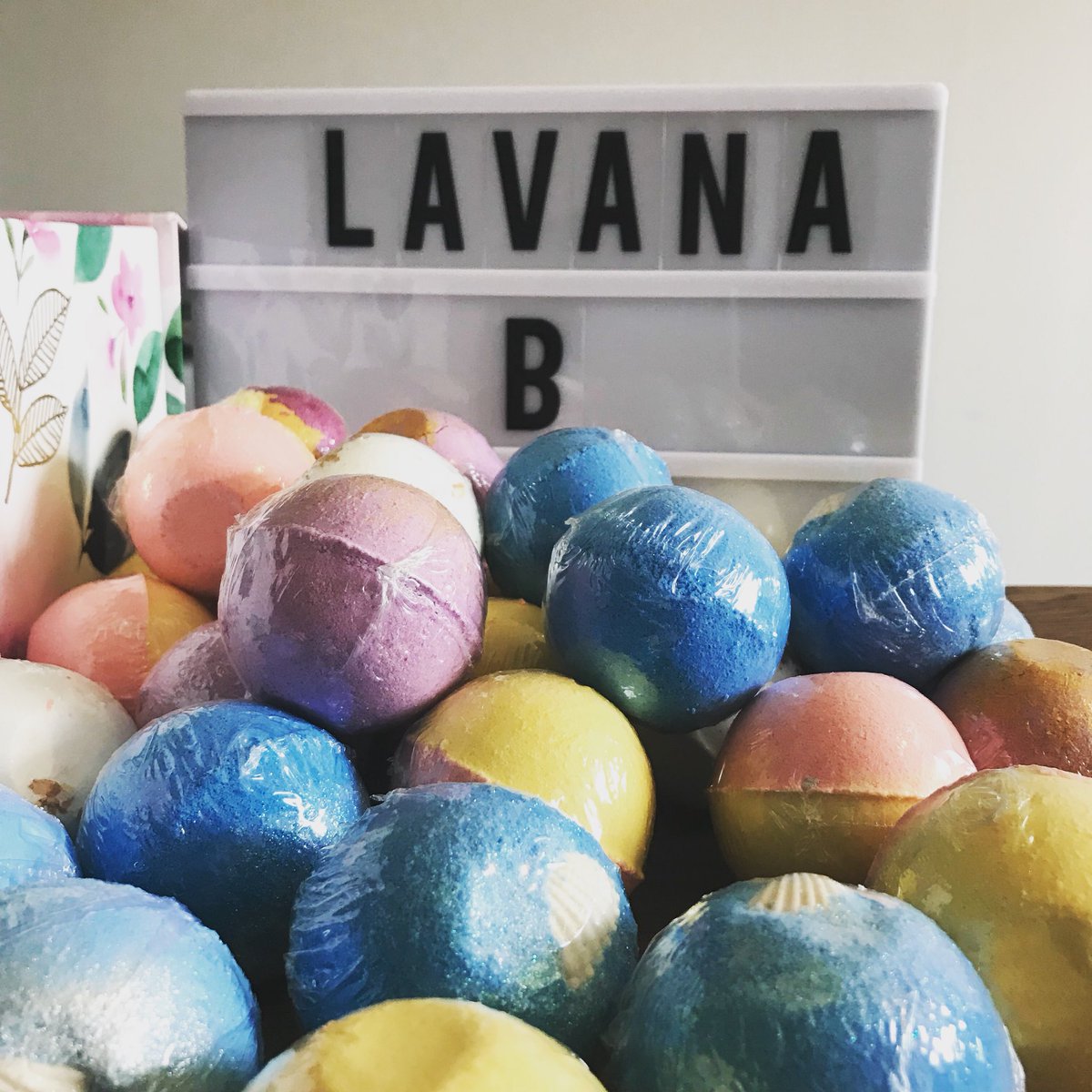 Looking for bah bomb gifts? #LavanaBotanicals only sell handmade and natural bath bombs for delightfully guilt free bath time treats ♥️