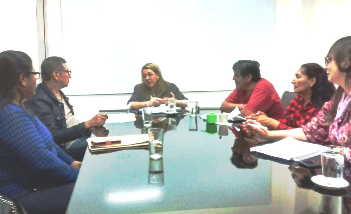 EducacionChaco's tweet photo. La ministra de Educación, Marcela Mosqueda, se reunió con el presidente del #IDACh, Orlando Charole, y un grupo de docentes indígenas, con el fin de acordar el trabajo en conjunto para la titularización de los maestros #EBI, entre otros temas https://t.co/jFBqya7Jef